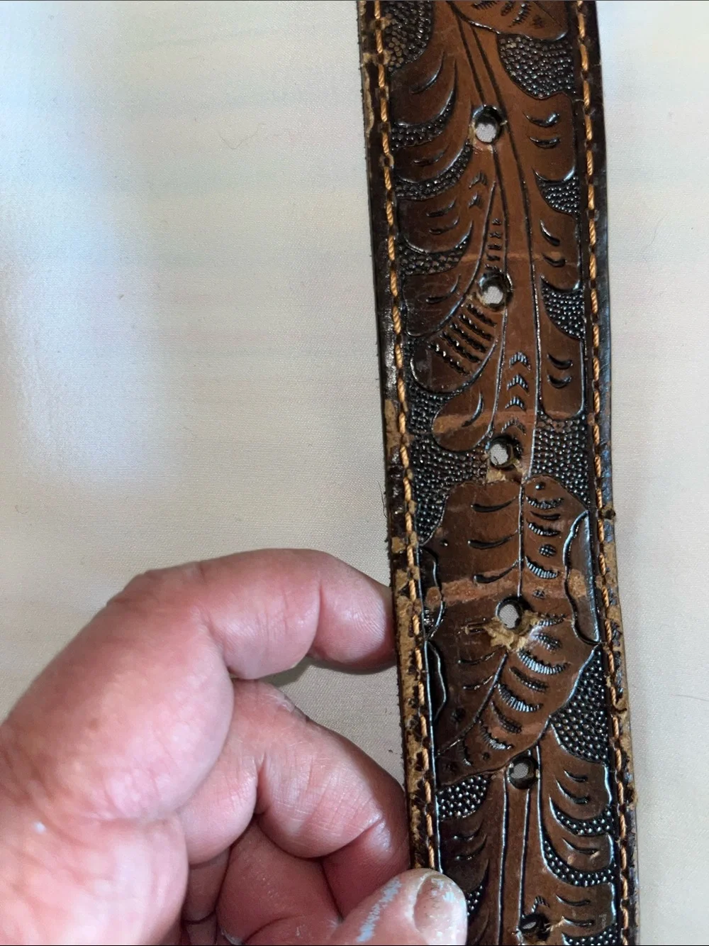 Siskeyou‎ Eagle Head Yellow Black Oval Buckle on Brown Hand Tooled Leather Belt